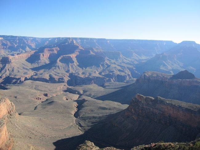 スイッチバックの道をゆっくりと下る。下りは、ファントムランチまで4〜6時間程度かかるらしい。<br />　7時30分にスタートしたので、遅くとも1時から2時には到着するだろうと、意識してゆっくり下った。<br />