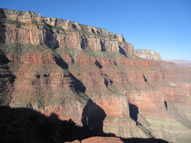 どんどん下って行きます。<br />したから登って来る人と「Has Gone、Have a Nice hike!」と声を掛け合う。