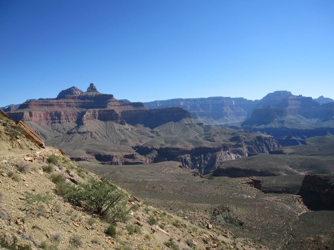 岩ばかりだったのが、この辺りから緑が多くなってきました。