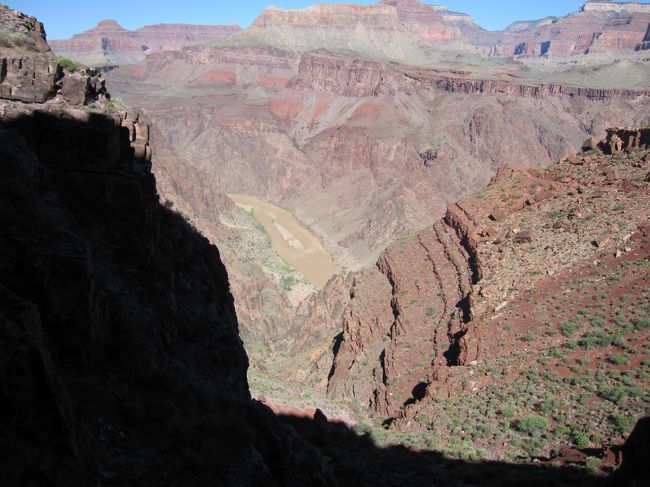 うっすらとコロラド川が見えてきました。