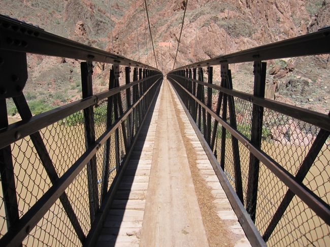 橋を渡って・・・