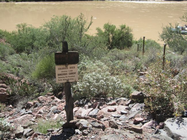 そうすると、今晩のお宿、ファントムランチの案内板がありました。