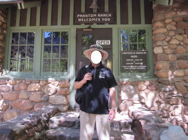 ここが受付兼食堂兼談話室です。<br />ドイツ語、フランス語、英語、中国語等々にぎやかです。