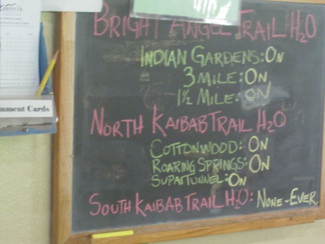 黒板にトレイルの情報が書いてあります。