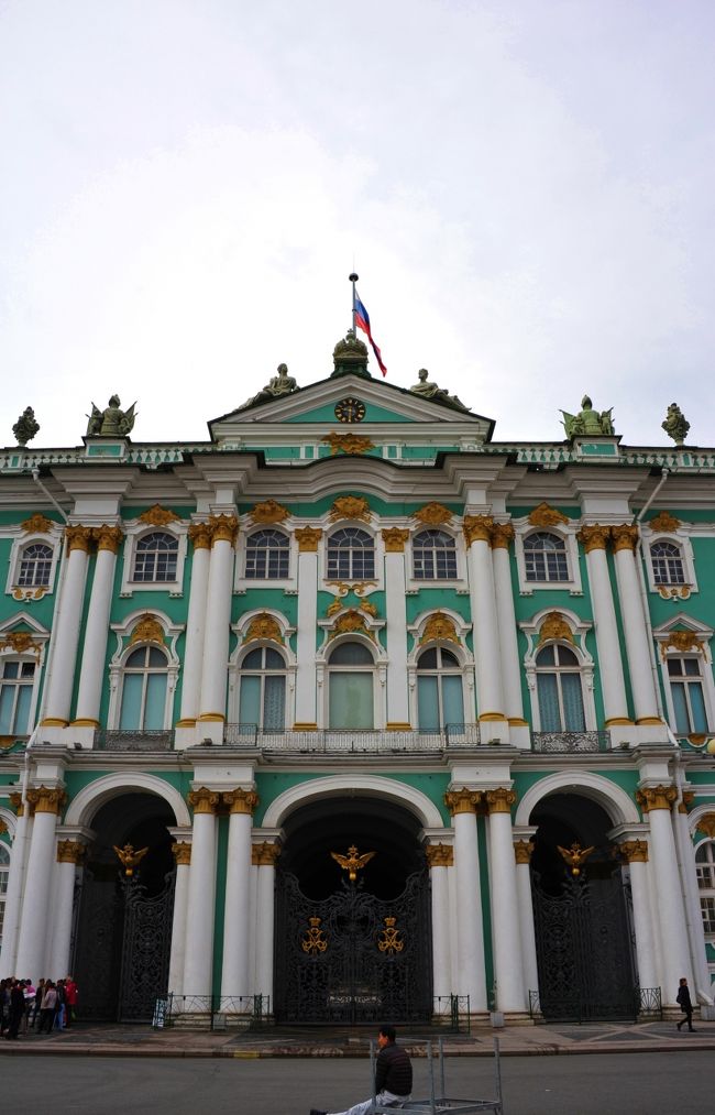 10時からだと思ってたので9時頃にホテルを出てゆっくり歩いてきました。<br />10人も並んでません。<br />スタート遅いよねぇ。