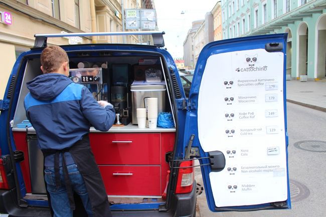 コーヒースタンドの車<br />朝の出勤に人気の様です。