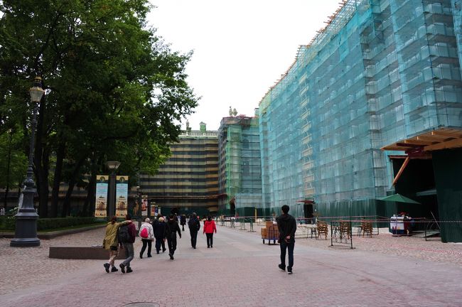 チケット売り場はここにありました。<br />チケットを買うための列は並んでました。