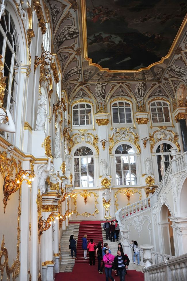 吹き抜けは22メートル