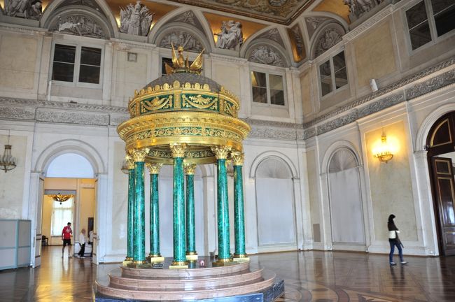 踊場からお部屋に入りました。<br />本でもここの説明は分からず・・・・