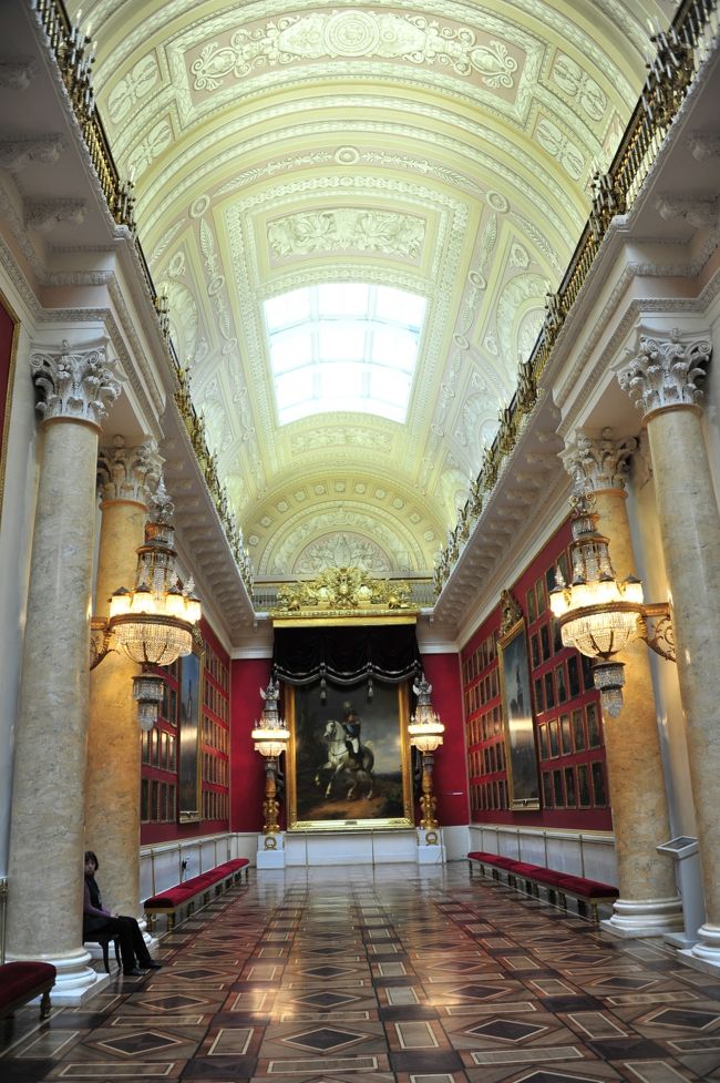 1812年祖国戦争の画廊<br />祖国戦争の勝利を記念したホール<br />勝利に貢献した332人のロシア将軍の肖像画が並んでいます。