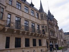 素敵な建物が見えて来ました。

大公宮です。

とは言っても昔は市庁舎だったそう。