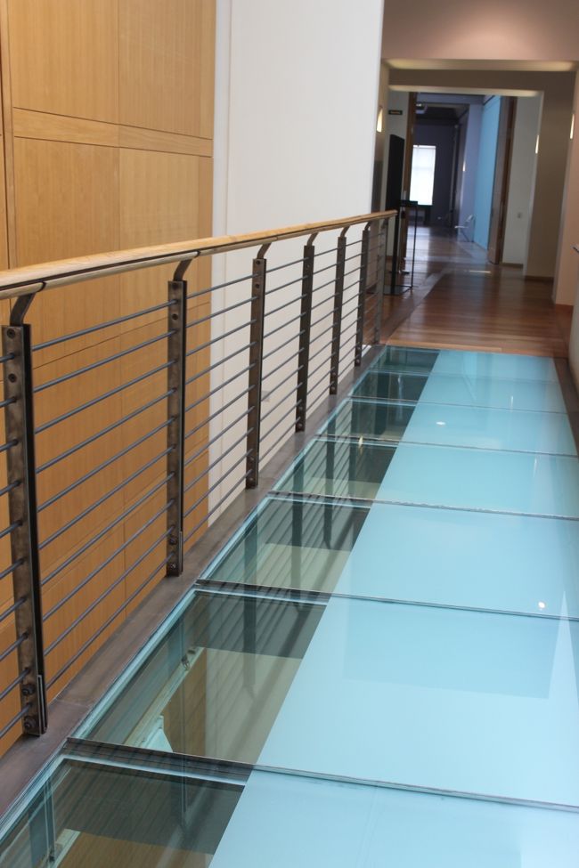 どこも新しそうなので新築かしら・・・<br />有名どころの絵画が展示されています。<br />ルノアールの作品が一番多かったかなぁ。