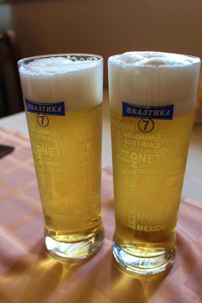 お腹は空いていなかったけど、喉が渇いてたのでここでもいいやぁ〜<br />ロシアのビール<br />ラガーっぽくあっさり美味しい。<br />190ルーブルなので380円程。安いです。