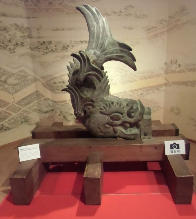 元来、天守の屋根にある鯱を ここで見られる。