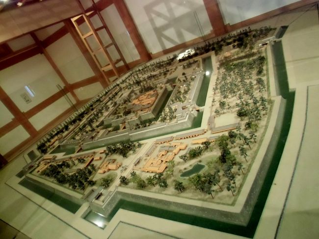 城郭模型も、この通り。<br />断続的に見てきた三の丸周り、大手門のかつての姿が判る。<br />今回、イベント中で 見学箇所が限られた本丸ゾーンは、<br />この模型でイメージしておいた。<br /><br /><br />