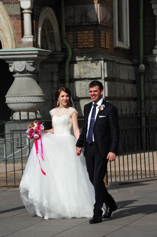 結婚したカップルが写真を撮ってました。<br />