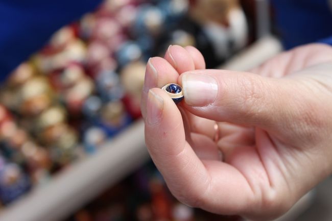 19世紀末にモスクワ郊外のアブラムツェヴォで作られたのが初めてとされてます。<br />箱根の福禄寿の入れ子人形がモデル。