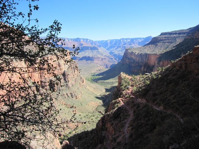 1時過ぎに、やっととうとうブライトエンジェルトレイルヘッドに到着、所要時間は約7時間でありました。