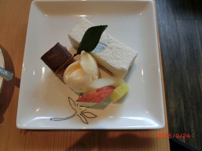 小浜の三丁目のレトロ調な喫茶店に入り、優しそうな女将さんから<br /><br />チーズケーキを頼みます　　チーズはカマンベールですけど　良いですかと聞かれ<br /><br />（噛んでもいいケーキなんや）　なんて思ったりして　本当に美味しかった<br /><br />ぼんくらさんありがとう