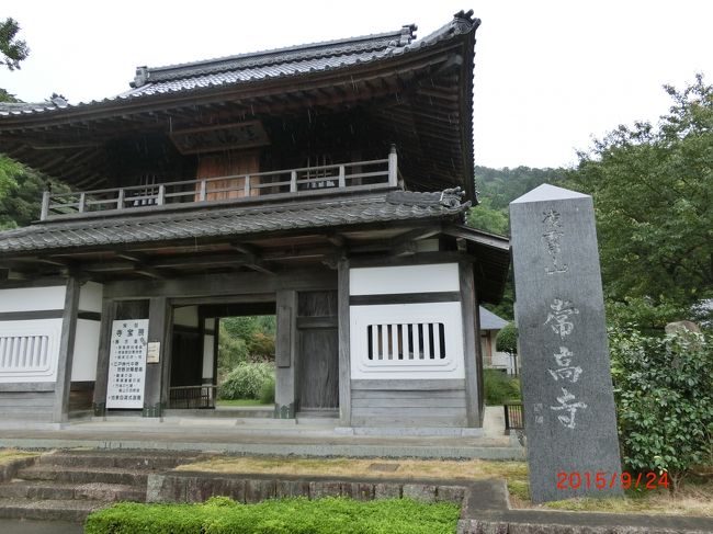 この奥が資料館<br /><br />門を抜けて左手の方向山に進むとお江のお墓がある