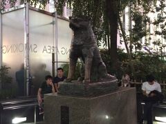 待ち合わせ場所としてのお役にしかなかったハチ公ちゃん
今は外国人観光客の撮影スポットになって大活躍してました。
誰もいない隙を狙ってやっと撮れました