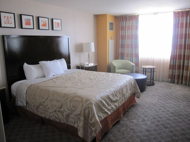 ここがラスベガス滞在中に宿泊したホテル。<br />サーカス・サーカスです。ウエストタワーの34階に泊りました。<br />