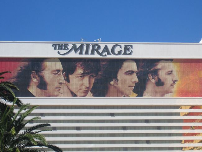 ミラージュでは、若かりし頃のビートルズの絵があります。