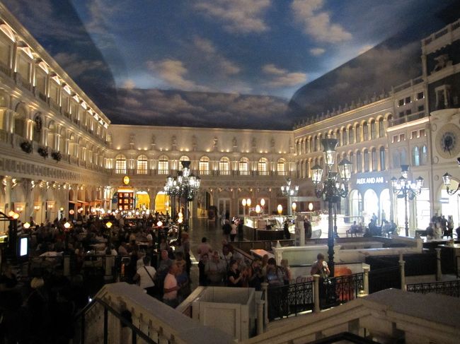 夕闇せまるベネチアです。