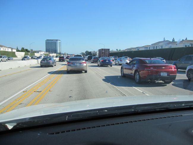 夕方になり、ロサンゼルスの高速は渋滞してきました。