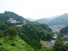 因島に上陸です。因島は村上水軍の拠点があったところです。資料館になっている因島水軍城を見学しました。