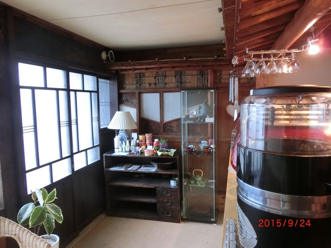 お店の中はこんな感じ、風流人のおじさんには落ち着くな<br /><br />お店を出ると<br />