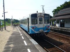 多度津から讃岐財田（さぬきさいだ）駅を目指し、徳島線に乗り換えて徳島方面に向かいます。