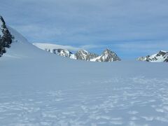 3ヶ所の着陸可能な氷河から、当日の状況に合わせて1ヶ所を選んで着陸します。