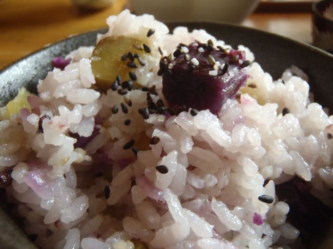 ご飯は紫イモの入ったイモごはん