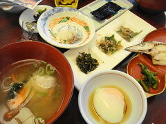 民宿すがたの翌朝。朝食もすごい量です。