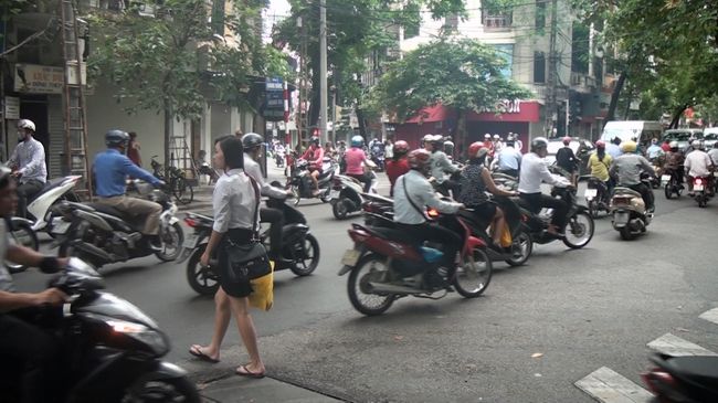 ゆっくり、ゆっくり歩いています。