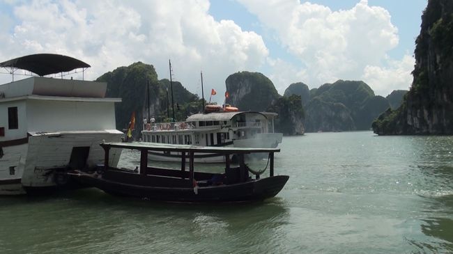 他の船も沢山走っていて