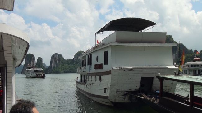 この船の方が豪華ぽいですね。