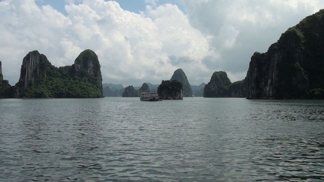 真ん中の四角い小さな島を撮りなさいとガイドさんに言われ。