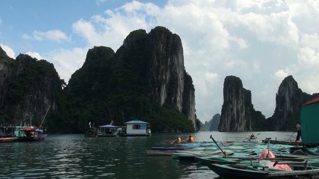 水上生活している人が居るようで