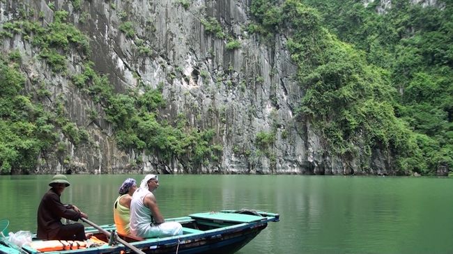 洞窟を抜けるとここ