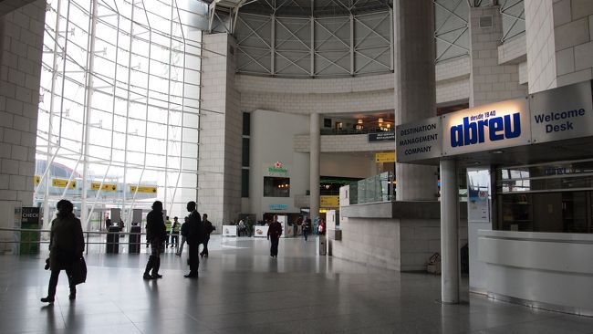リスボンに到着！<br />非常に近代的な空港です。