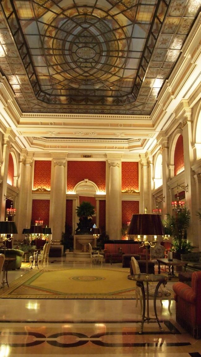 今回のホテルはレスタウラドレス広場に面していてロシオ駅隣のアヴェニーダパレス。<br />5つ星だけあってさすがの豪華さ。