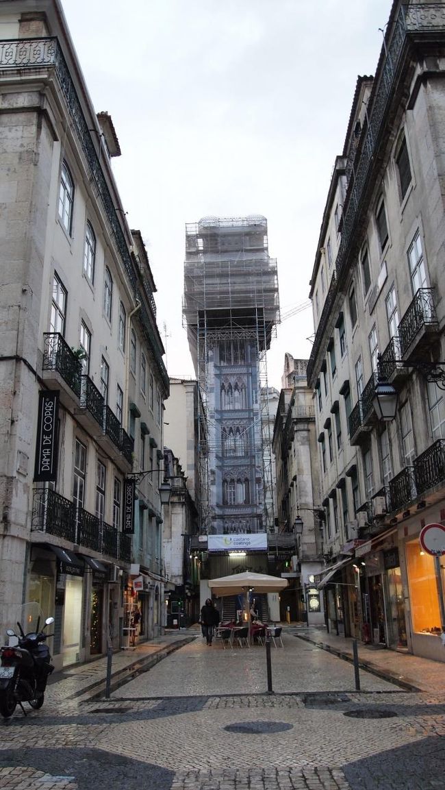 お！これがかの有名なエレベーター！<br />サンタ・ジュスタのエレベーターです。<br />乗らなかったけど。