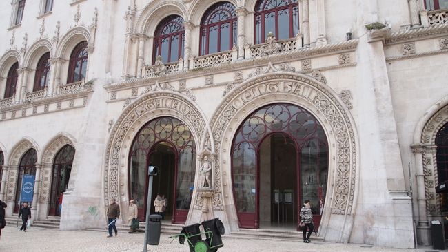 ホテルお隣のロシオ駅から出発します。