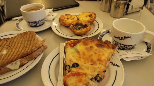 エッグタルトは外せませんね。<br />ちなみにこのピザが激マズ。