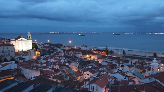 東側のサンタルジア展望台へ。