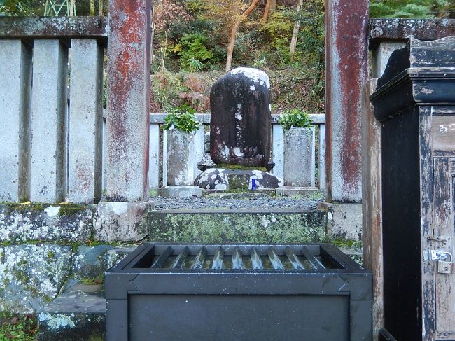 暗殺された悲運の将軍、源頼家の墓でしょうか。