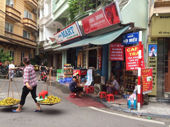 売り子さんが街中にたくさん歩いていた