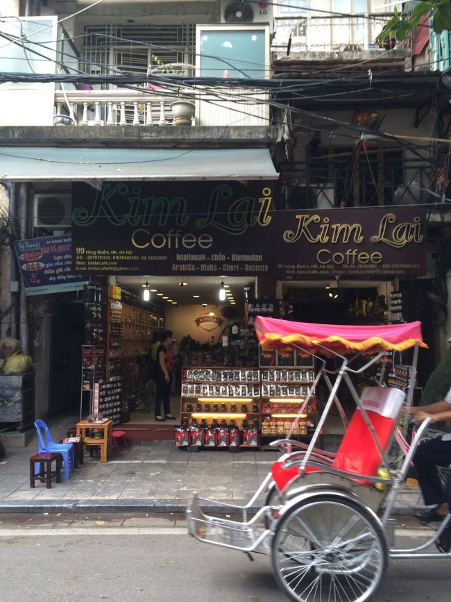 今じゃ移動手段ではなく、観光名物のシクロ。もうすぐ無くなってしまうらしいので、乗るならお早めに！(ただし値段は交渉しないと高く設定されますね、日本人の場合)